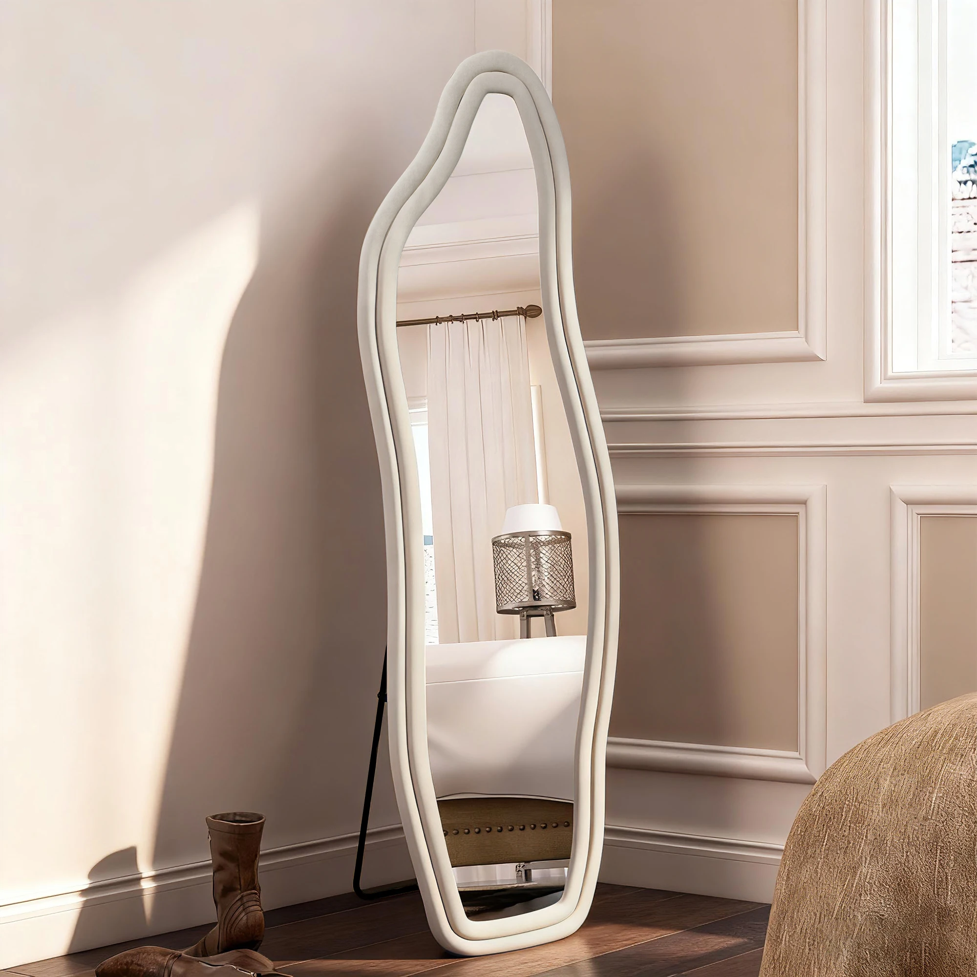 Comanlai Ganzkörperspiegel, unregelmäßig gebogener Standspiegel, mit Flanell umwickelter Rahmen, gehärtetes Glas, für Schlafzimmer und Ankleidezimmer