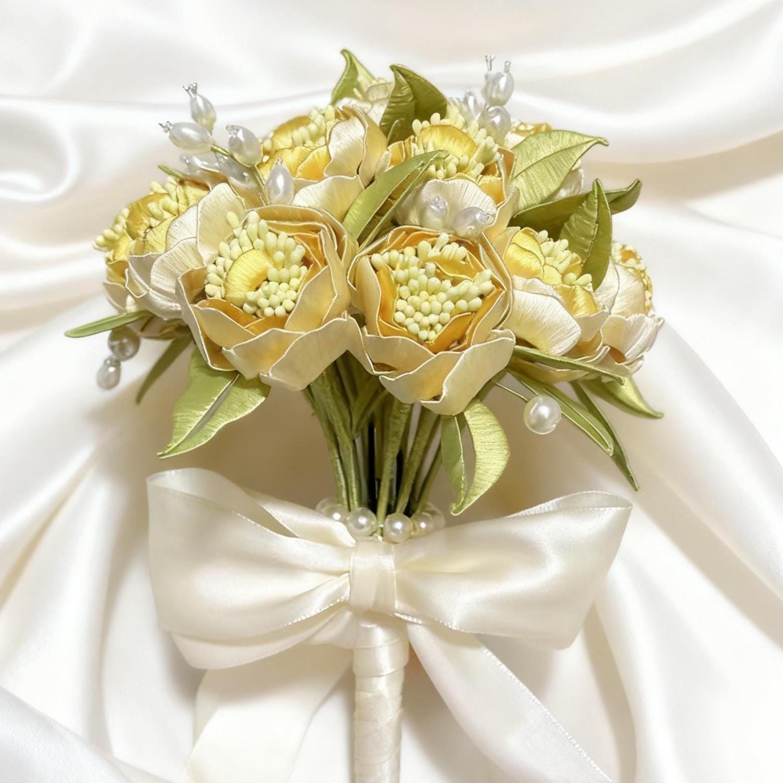 Bouquet da sposa di lusso avvolto in seta di gelso, bouquet da sposa con fiori stabilizzati fatti a mano