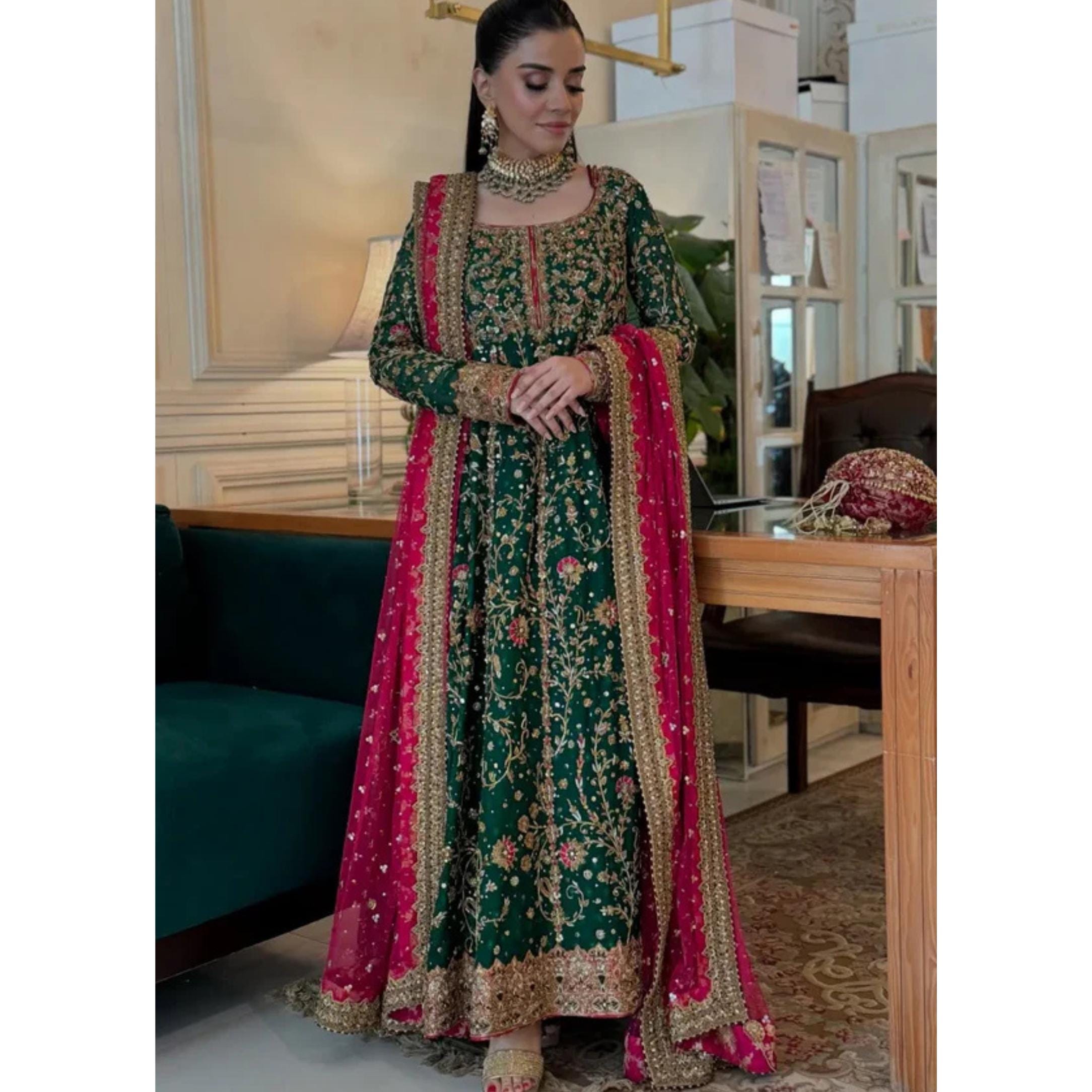 Abito lungo da sposa indiano pakistano verde fatto a mano o abito lungo ricamato Lehenga Choli, abito da cerimonia per invitati al fidanzamento firmat