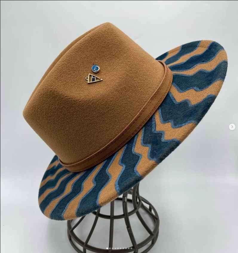 Handbemalter Fedora-Hut für Herren und Damen, Panama-Frühlings-Herbst-Mode mit umwickelter Federwolle-Fedora-Hut mit großer Krempe Image