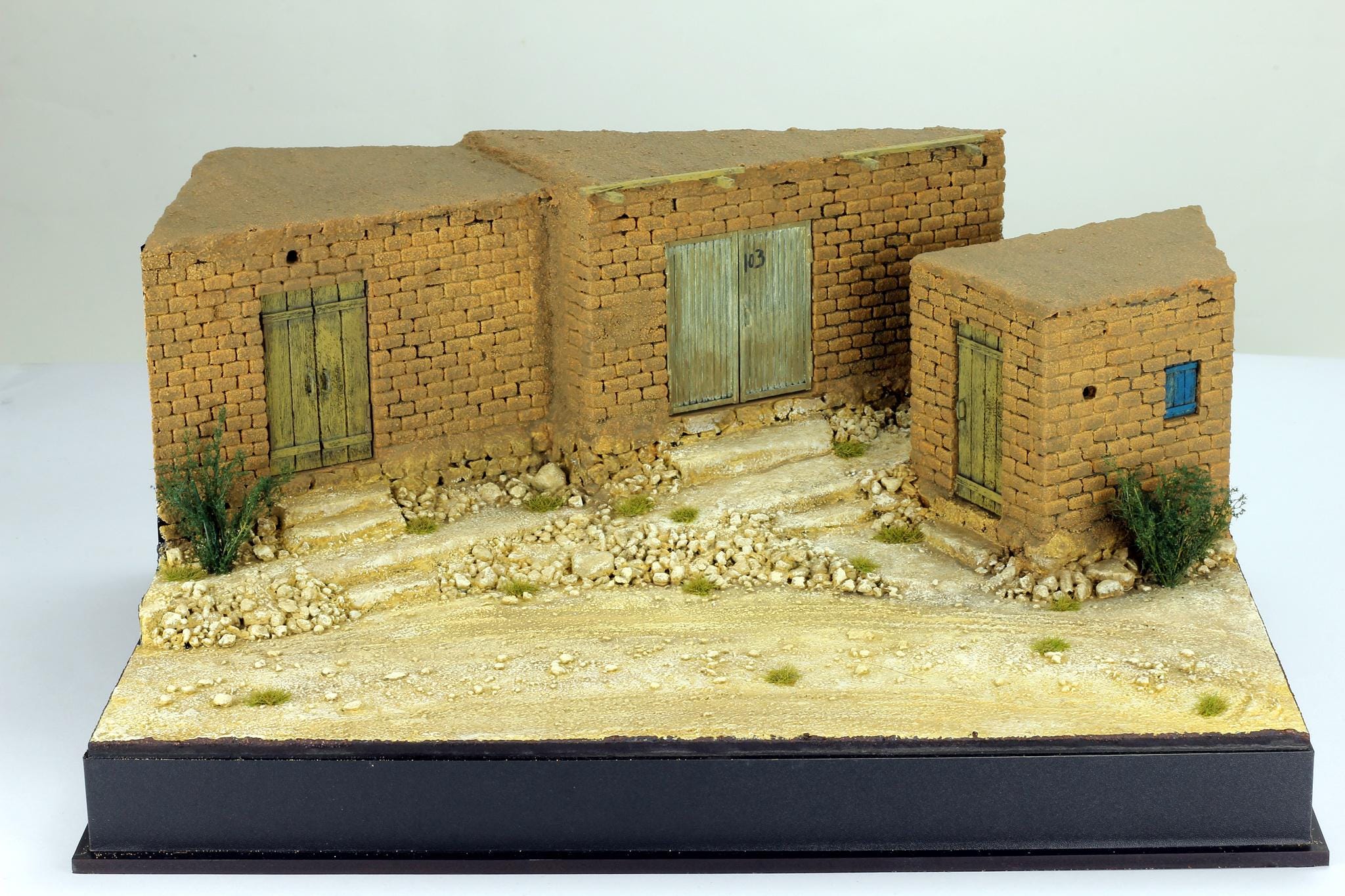 Base diorama Afghanistan 1/35: modello in resina di un villaggio nel deserto (28x38x18 cm)