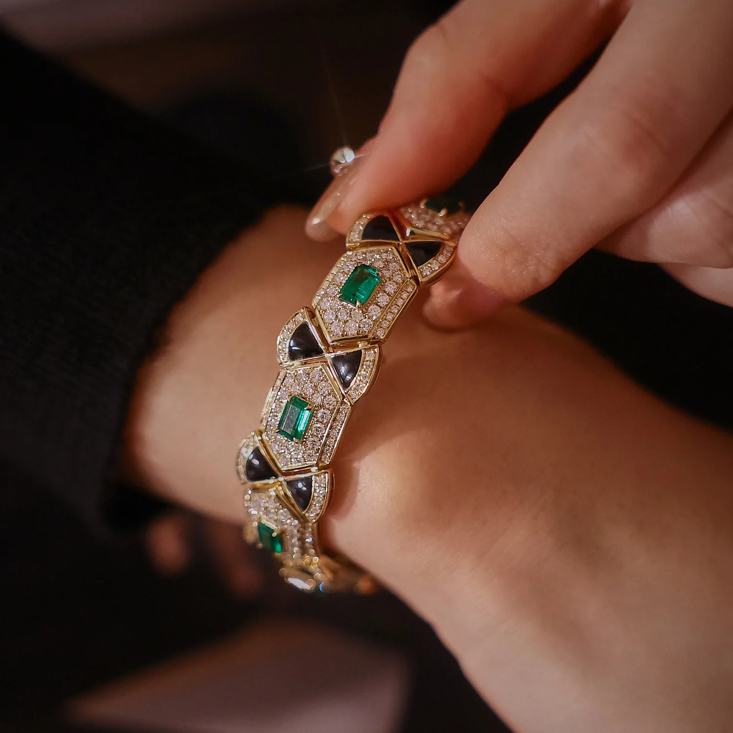 Edle zarte 18K Gold Farbe schillernde Zirkonia moderne Smaragd bunte Armband weibliche Vintage Hochzeit Armband Geschenk