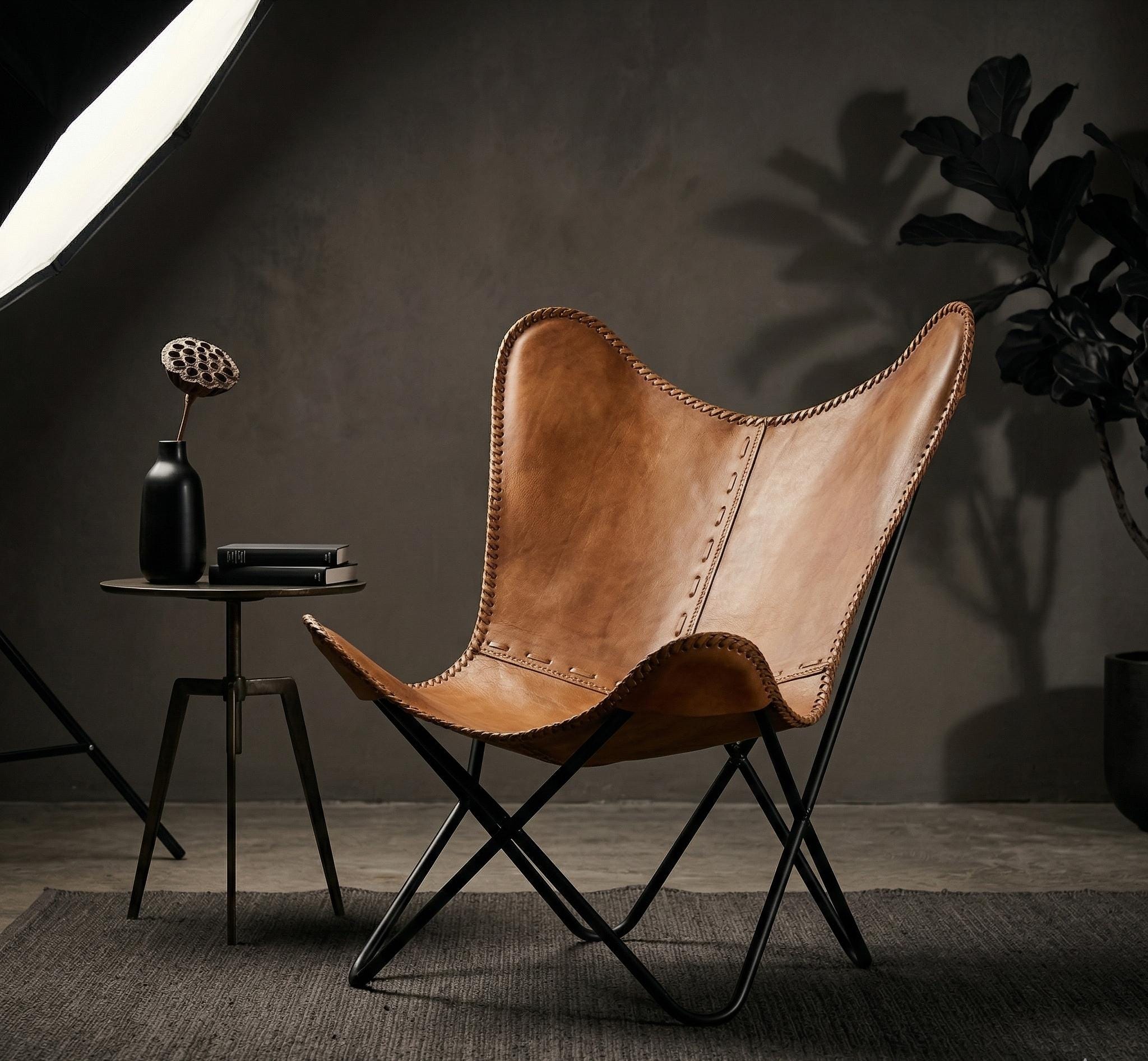 Sedia a farfalla in pelle fatta a mano, sedia a sdraio in stile moderno di metà secolo, vera pelle di bufalo, seduta lounge boho, arredamento per sogg