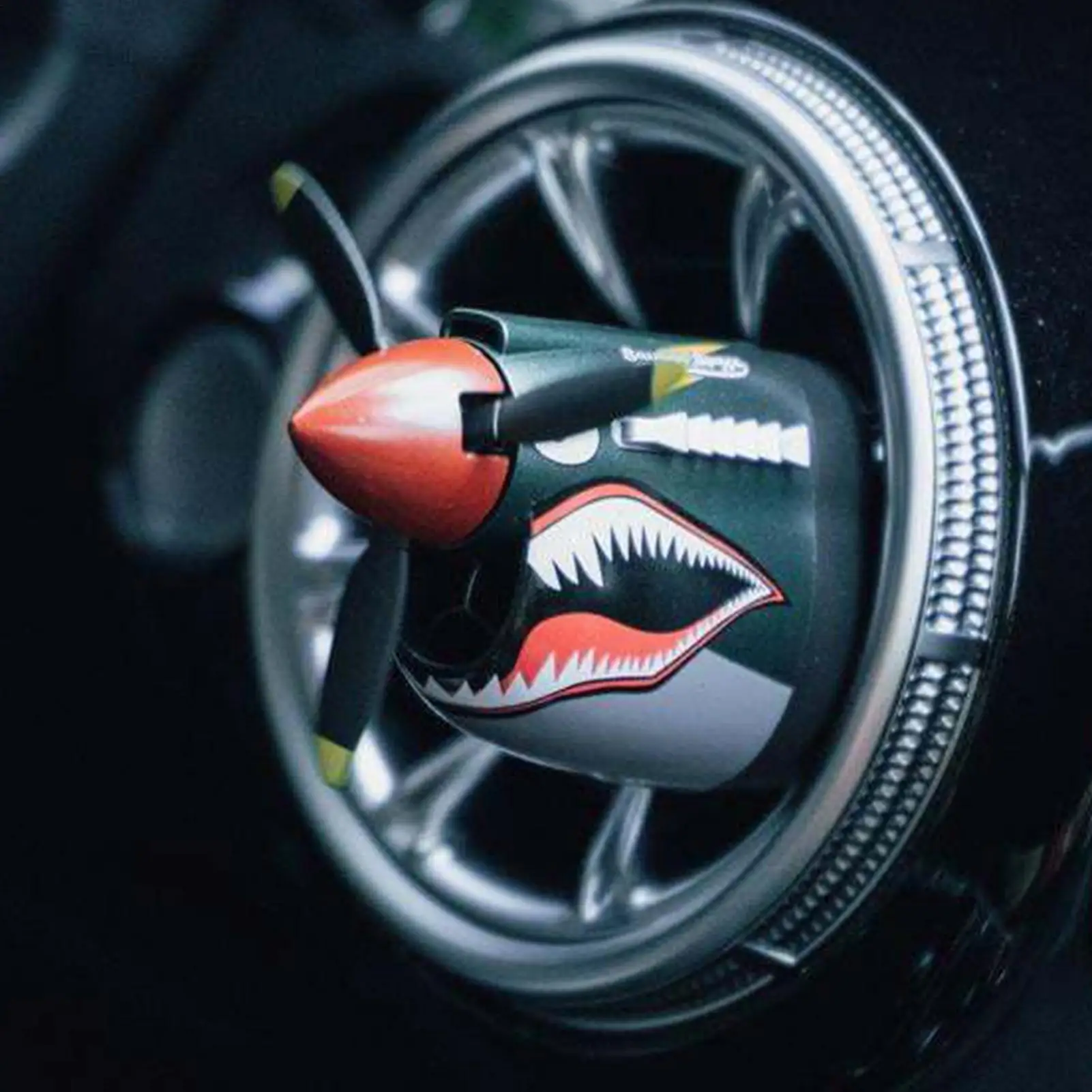 Auto-Lufterfrischer, Duftspender fürs Auto, kreativer Propeller-Lufterfrischer-Clip, Auto-Innenraum-Dekoration, Flugzeug-Armaturenbrett-Dekoration Image