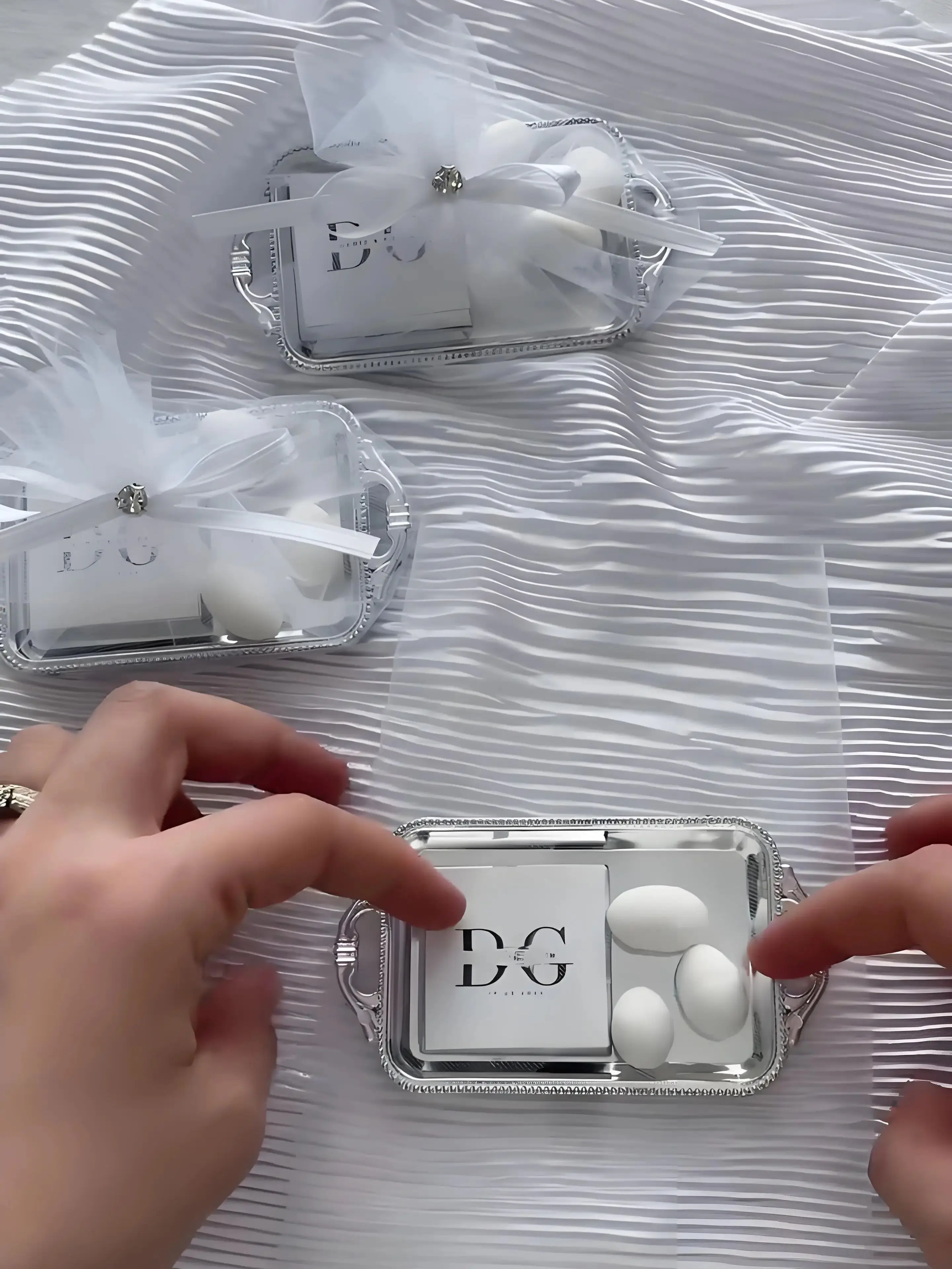 120 Stück handgefertigte, personalisierte Hochzeitsgeschenke, Vorlieben, goldene Teetabletts, dekorative Accessoires für Babyparty-Geschenke Image