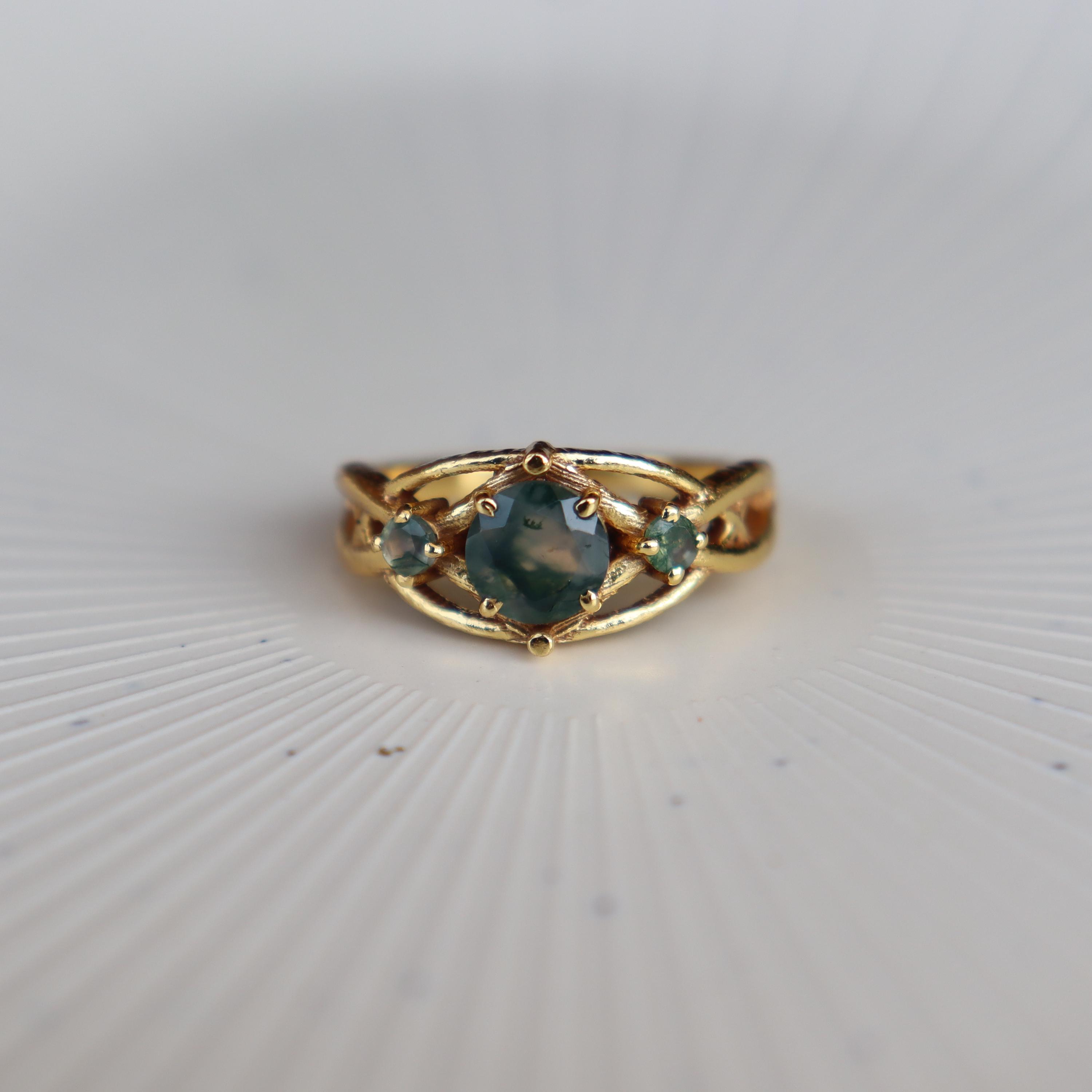 Anello unico in agata muschiata verde naturale, anello con rami di vite, anello regalo di nozze, anello in oro 18 carati, anello ispirato alla natura,