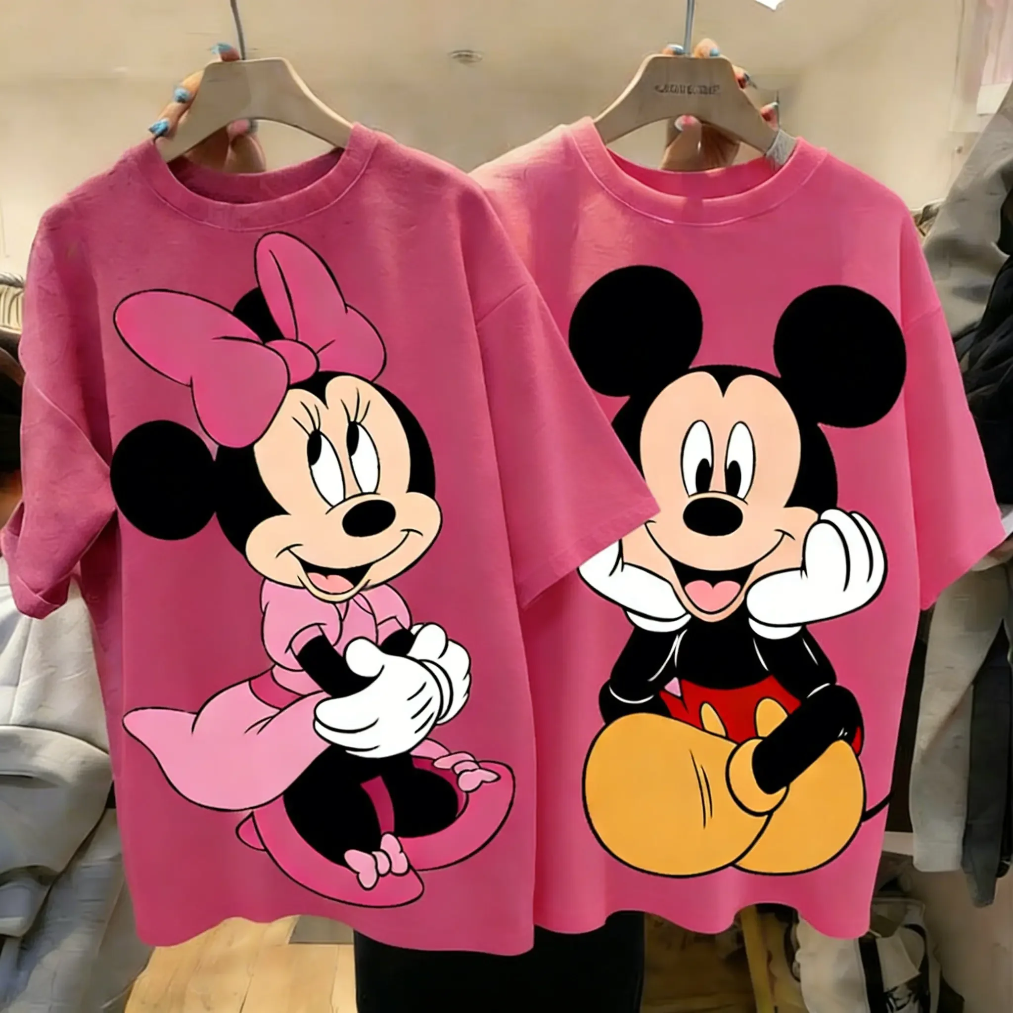 Disney Mickey Minnie Concerto Kinder-T-Shirt mit Cartoon-Muster-Print – Honigglas-Design Image