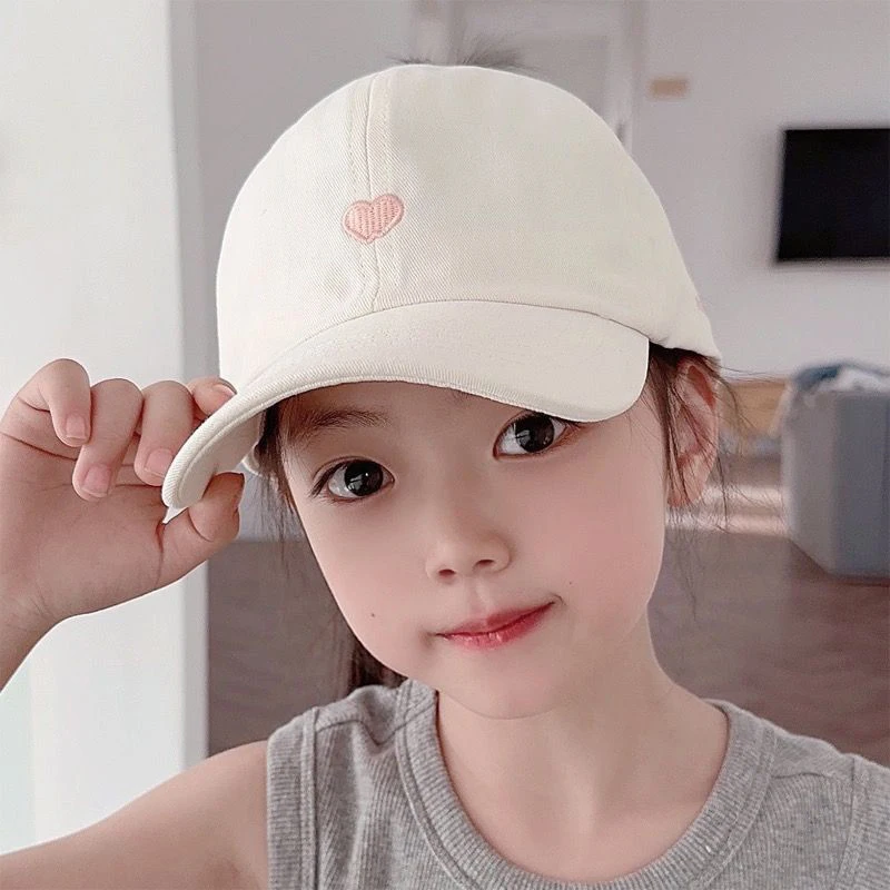 Bestickte Herz-Baby-Baseballkappe Sommer Kleinkind Sonnenschutz Entenschnabel-Hut Kinder Einfarbiger Offener Sonnenhut Image