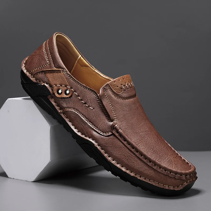 2025 herbst Neue männer Casual Handgemachte Loaf Leder Schuhe Slip-On Faul Business Casual Weiche Leder Weiche Sohle beanie Schuhe Papa Männer der Schuhe Fahren Schuhe