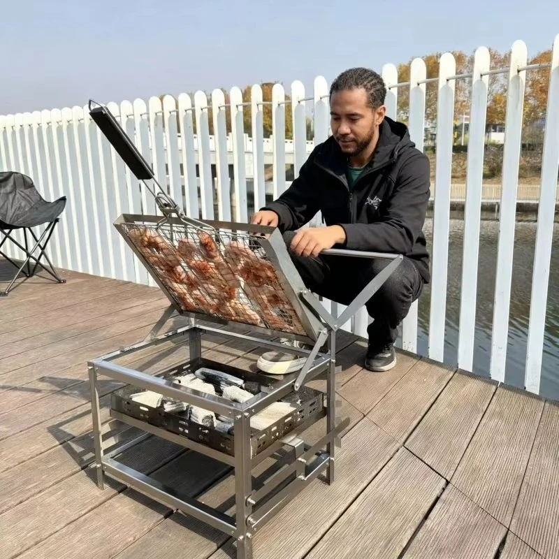 Outdoor-Grillinsel und Küche aus Stahl und Edelstahl mit Einbau-Grill für Moderne Luxus-Terrassen Image