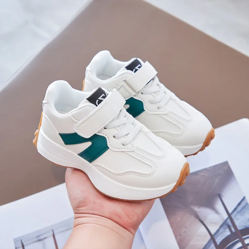 Frühling und Herbst neue Sportschuhe für Jungen und Mädchen, modische, bequeme Papa-Schuhe, lässige, rutschfeste weiße Kinderschuhe