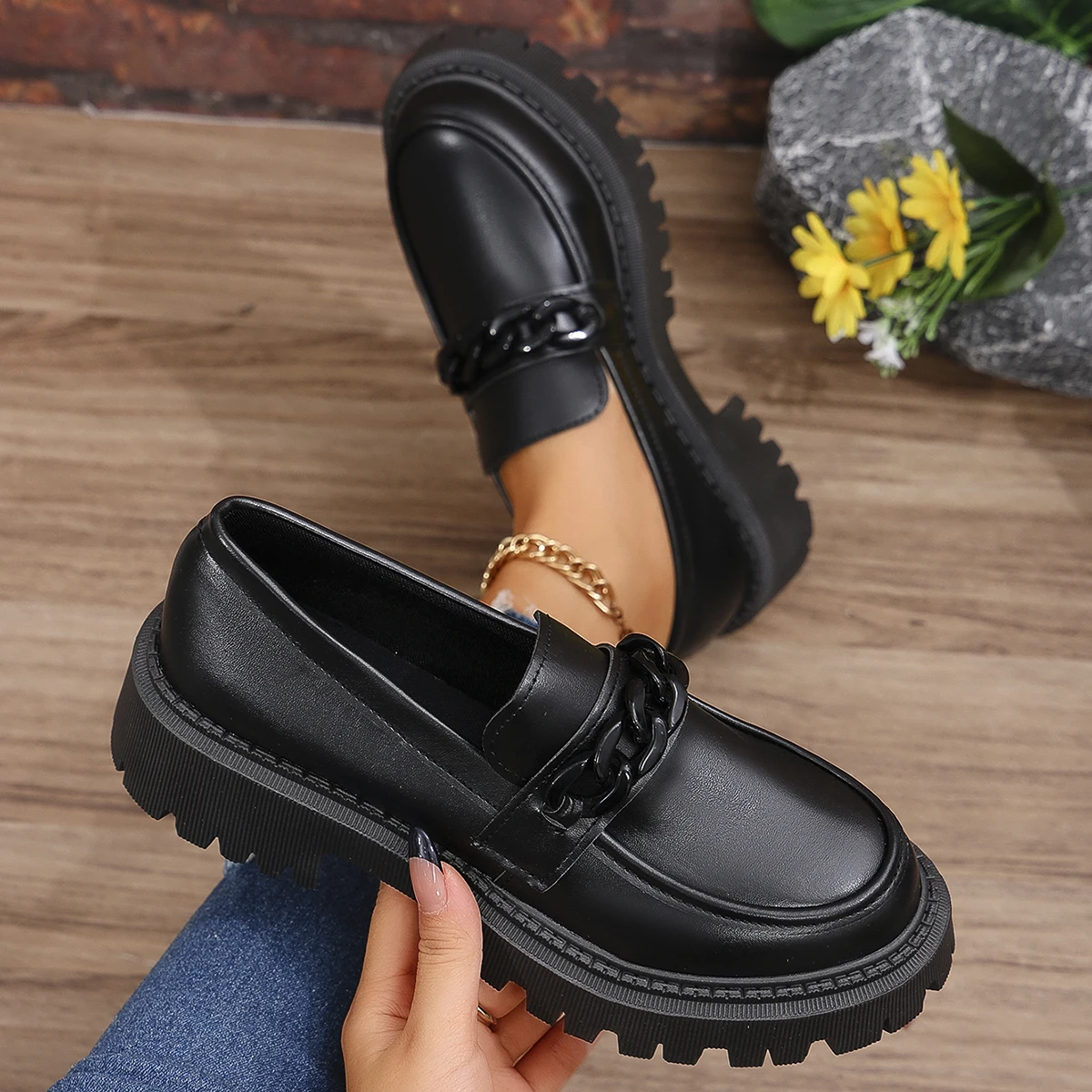 Damen-Plateau-Loafer mit Kettendekor, modische Adrette-Kleiderschuhe, Damen-Lackleder, Slip-On-Damen-Flats in Übergröße Image
