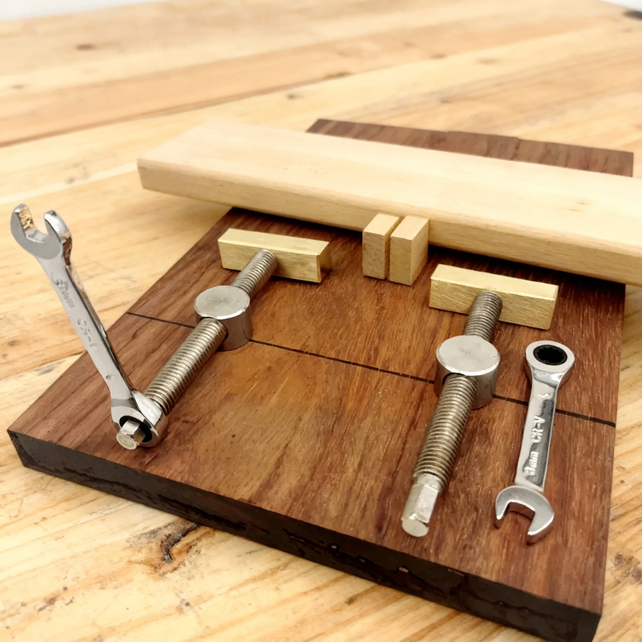 Bank-Hundeklemmen, Tisch-Schnellspanner-Klemmvorrichtung, verstellbarer 19/20 mm Hundeloch-Stopp, schnelles festes Werkzeug für Holzbearbeitungswerkbank Image