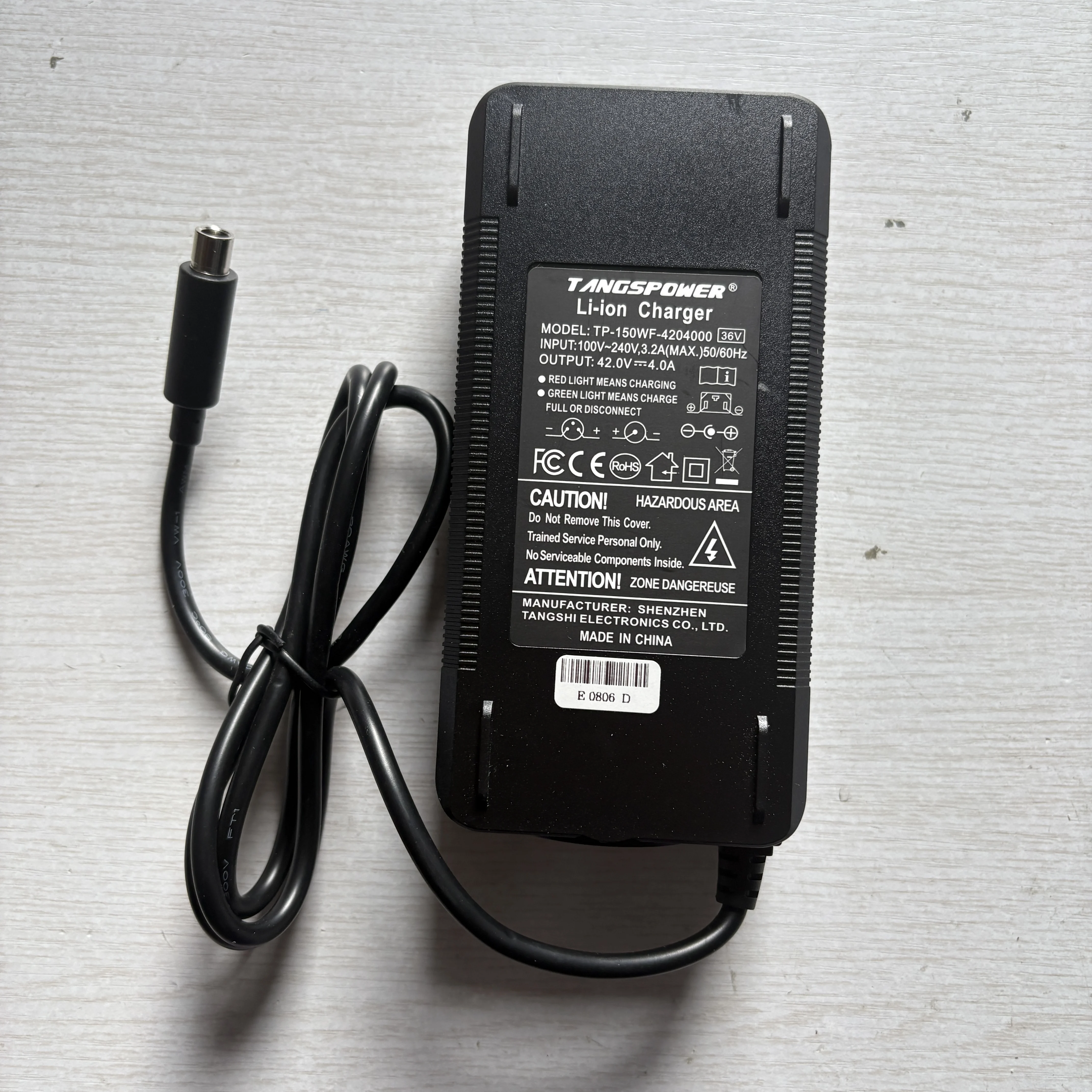 42V 4A Lithium-Batterie-Ladegerät für 36V 10S Li-Ion Akku Schnellladegerät DC 8MM Connecto mit Lüfter Hohe Qualität Image
