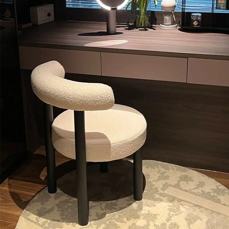 Einfacher Schminkhocker mit Stauraum, cremefarbener, moderner Designer-Make-up-Stuhl für Mädchen, Schlafzimmer, Zuhause, Esszimmerstuhl 238 Image