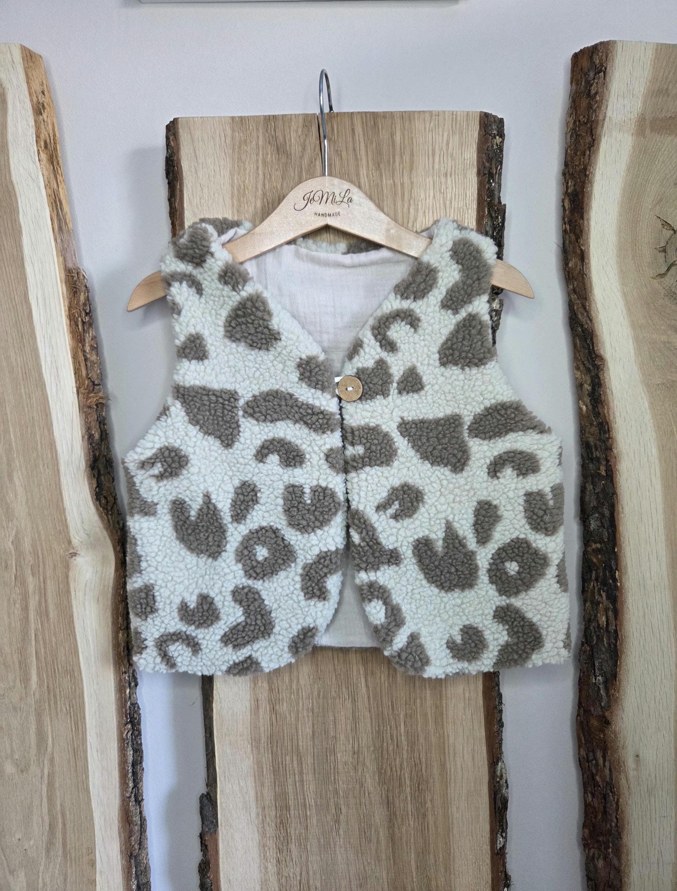 Kinder Weste Teddy Boucle | Kuschelweste Teddy mit Leo braun | Mädchen Weste Frühling | Warme Weste Größenauswahl Gr 74-146