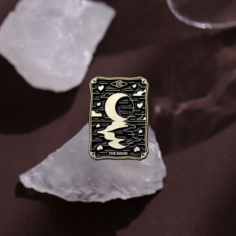 Tarocchi Set Spille smaltate Anime personalizzati Tanjiro Gioco Impact Sun Moon Spille Distintivi da bavero Punk Goth Gioielli Regalo per gli amici