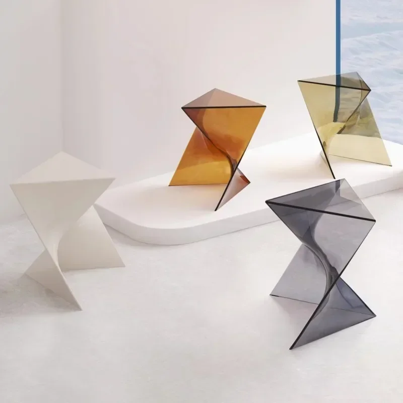Transparenter geometrischer Couchtisch, minimalistischer Designer-Ecktisch, Acrylsofa, Wohnzimmer Image