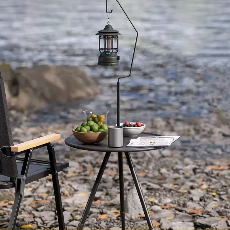 Tragbarer schwarzer Outdoor-Tisch mit Lampenständer, faltbarer Eisenkonstruktion, lässiger Stil, kleiner Outdoor-Tisch Image