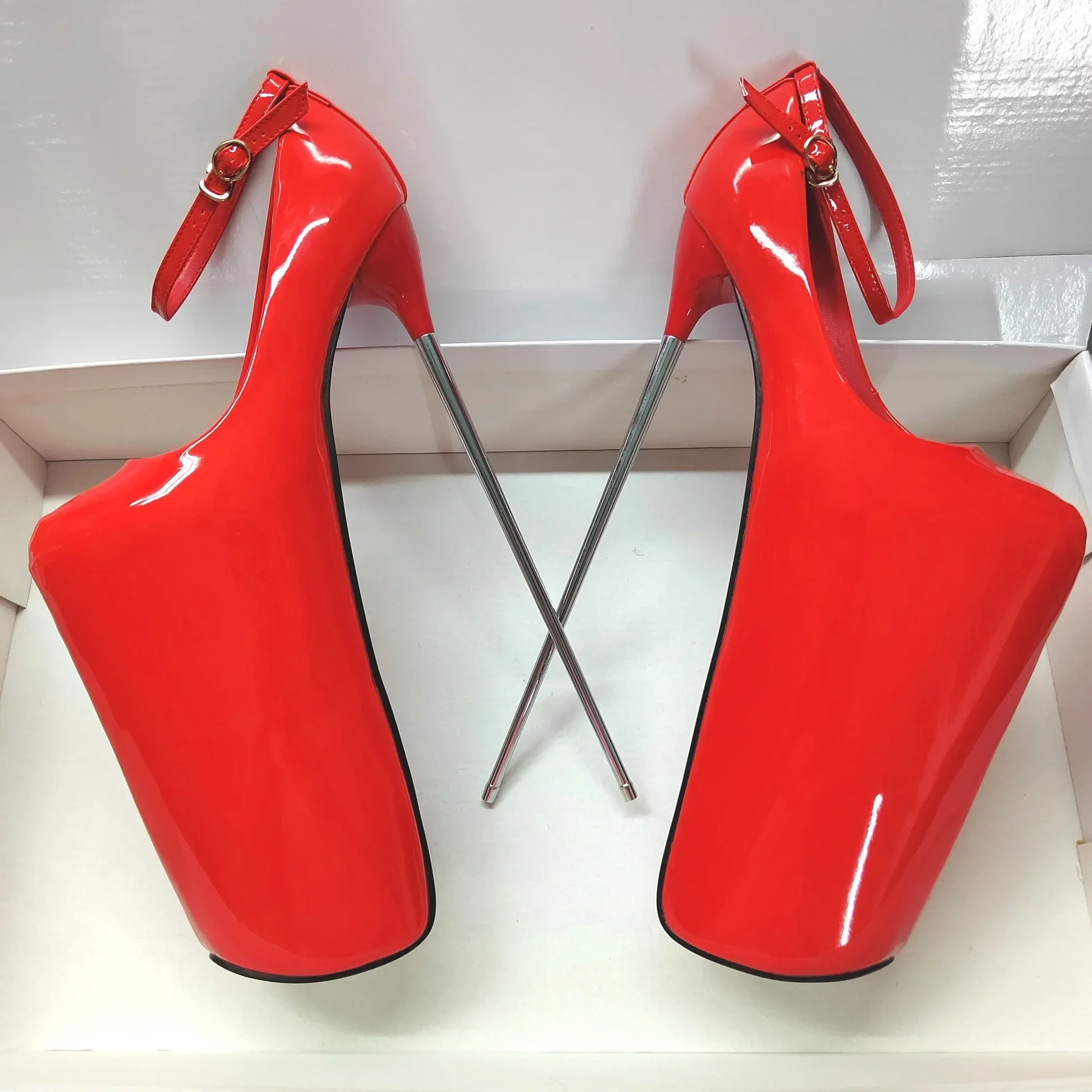 2025 Ultrahohe dünne Absätze 30 cm Lackleder Fischmaul 19 cm Einzelschuh Runway sexy große Damenschuhe Sky High 34-43 Yards