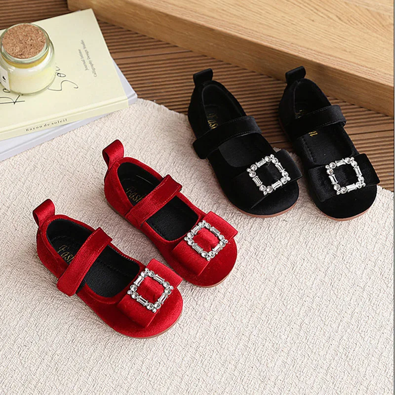 Größe 21-30 Neue Frühlings-Kinderschuhe Süße Weichsohlen-Kinderschuhe mit Schleife und Quadratschnalle Mädchen Samt-Prinzessinnenschuhe