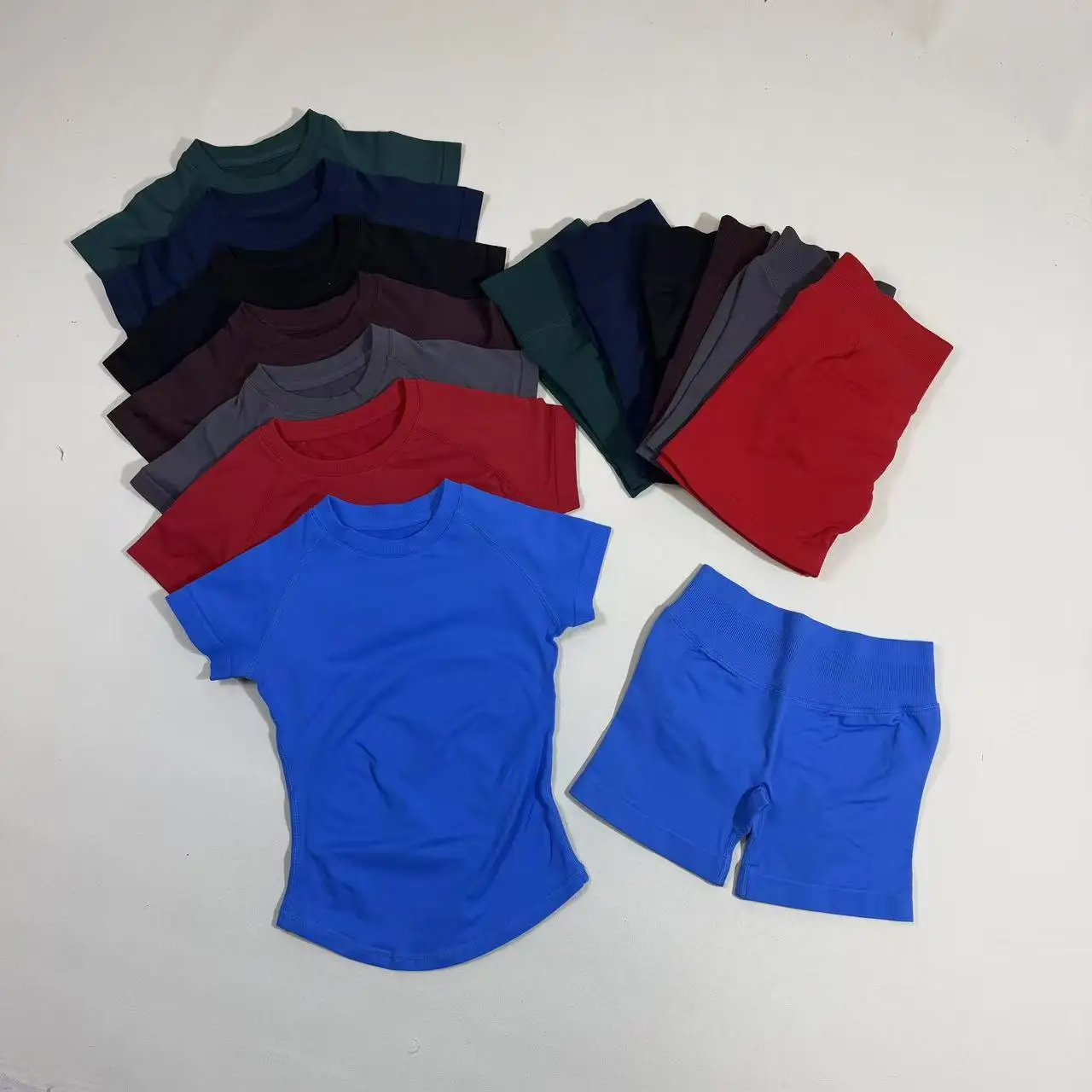 Ensemble de sport deux pièces à manches courtes, haut de yoga sans couture à manches courtes, short de sport rehausseur de hanches, tenue de gym, tenue quotidienne