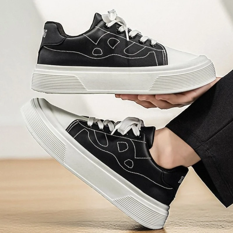 Neue Plus-Size-Sportschuhe für Studenten, vielseitige, dicksohlige, höhenverstellbare weiße Schuhe, Herren-Freizeitschuhe, Board-Schuhe