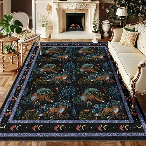 Waldfuchs-Teppich mit aufwendigem Waldmotiv, das Sträucher und Mondlicht zeigt. Weich und strapazierfähig, ideal für Wohn- und Schlafzimmer. Von episodic drawing. Image