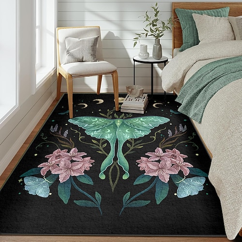 Teppich mit Mondfalter- und Rhododendron-Blumenmuster, botanischer Symmetrie und Mondmotiv – bezaubernde, von der Natur inspirierte Kunst, weiche und strapazierfähige Dekoration für Schlafzimmer oder Image