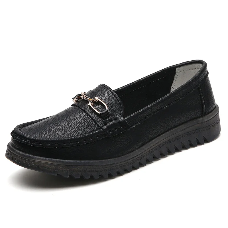 Neue Damen-Lederschuhe im flachen Casual-Stil sind leicht, bequem und modisch zum Gehen. Große Loafer-Schuhe 35-42