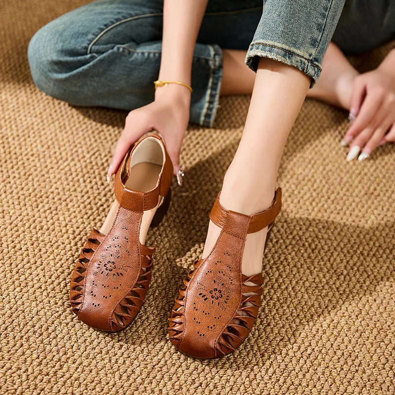 Vintage römische Gladiator-Sandalen mit geschlossenem Zehenbereich für Damen, niedriger Absatz, luxuriöses T-Riemen-Ausschnitt-Design, atmungsaktive, bequeme, ausgehöhlte Schuhe