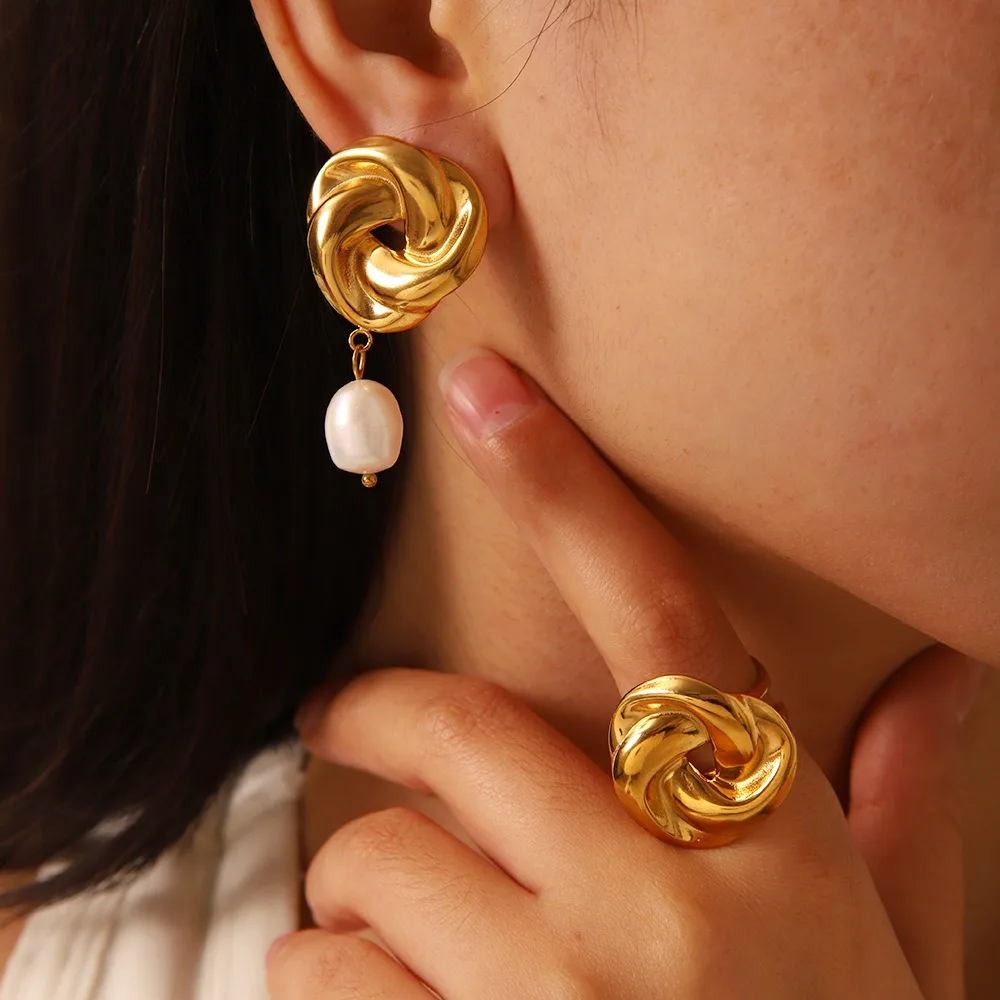 Set di orecchini e anelli di perle d'acqua dolce impermeabili in acciaio inossidabile 18k placcato oro fiore rosa set di gioielli da sposa