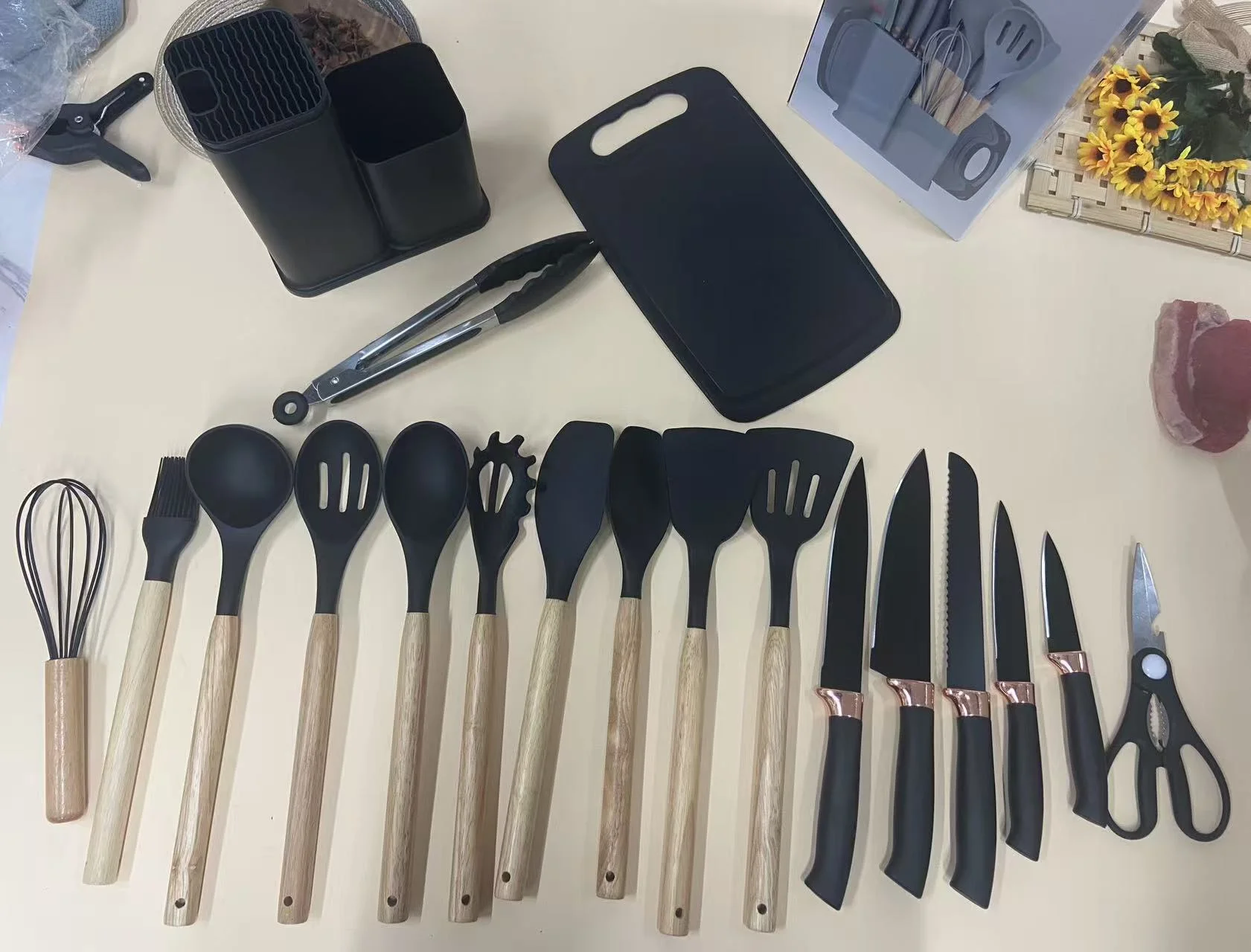 Set di utensili da cucina in Silicone antiaderente da cucina Set di coltelli con cucchiaio per zuppa spatola Set di utensili da cucina antiaderente Set di Gadget da cucina