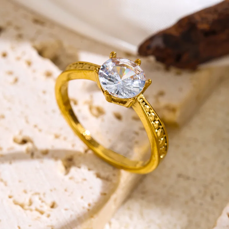 Anelli in Acciaio Inossidabile Placcati Oro 18K per Uomo e Donna Anelli Classici da Sposa e Fidanzamento Gioielli alla Moda Anelli con Diamanti da Regalo