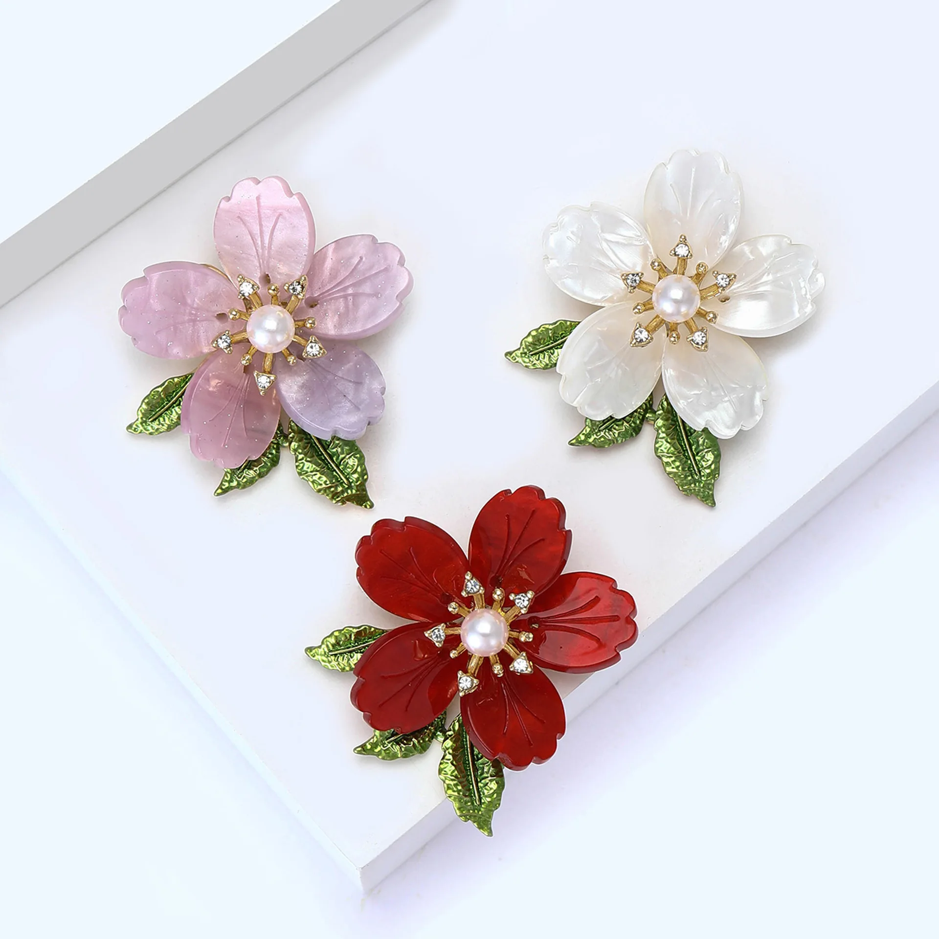 Nuova Spilla da Sposa con Fiore Rosso Spilla con Strass Spille di Lusso per Donna Spilla con Perle all'Ingrosso Accessori Moda