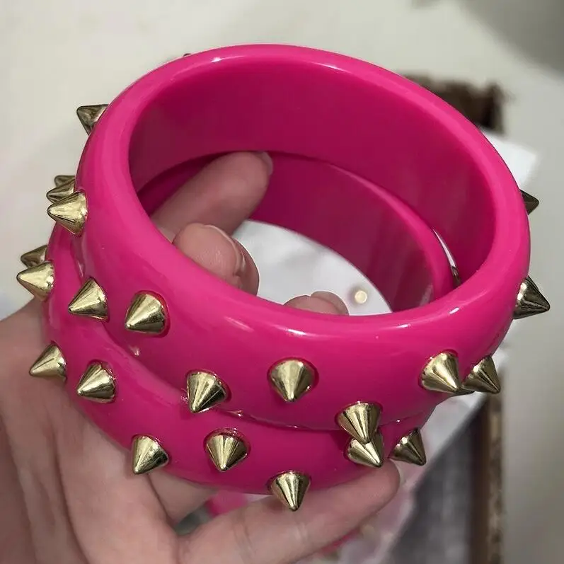 KAIMEI 2025 nuovo arrivo gioielli di moda Punk rivetto bracciale moda Hip Hop Punk a punta resina rossa bracciale rotondo gioiello braccialetto