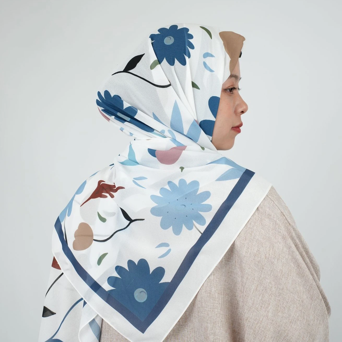 Sharut all'ingrosso di lusso Chiffon Hijab sciarpa per donne musulmane scialle Hijab stampato scialle fresco fresco stampa Chiffon Hijab