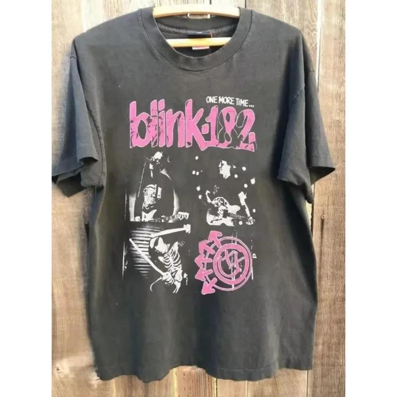 Punkrock-Band-T-Shirt in Anthrazit-Neutral-Optik von Blink-182 One More Time