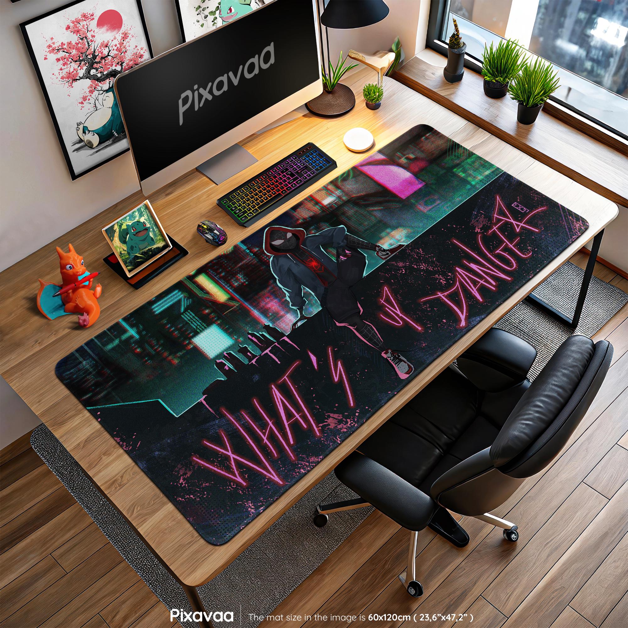 "Tappetino per mouse Miles Morales Spider-Verse - Tappetino da gioco Neon City \"What's Up Danger\", decorazione da scrivania Spider-Man, regalo da eroe"