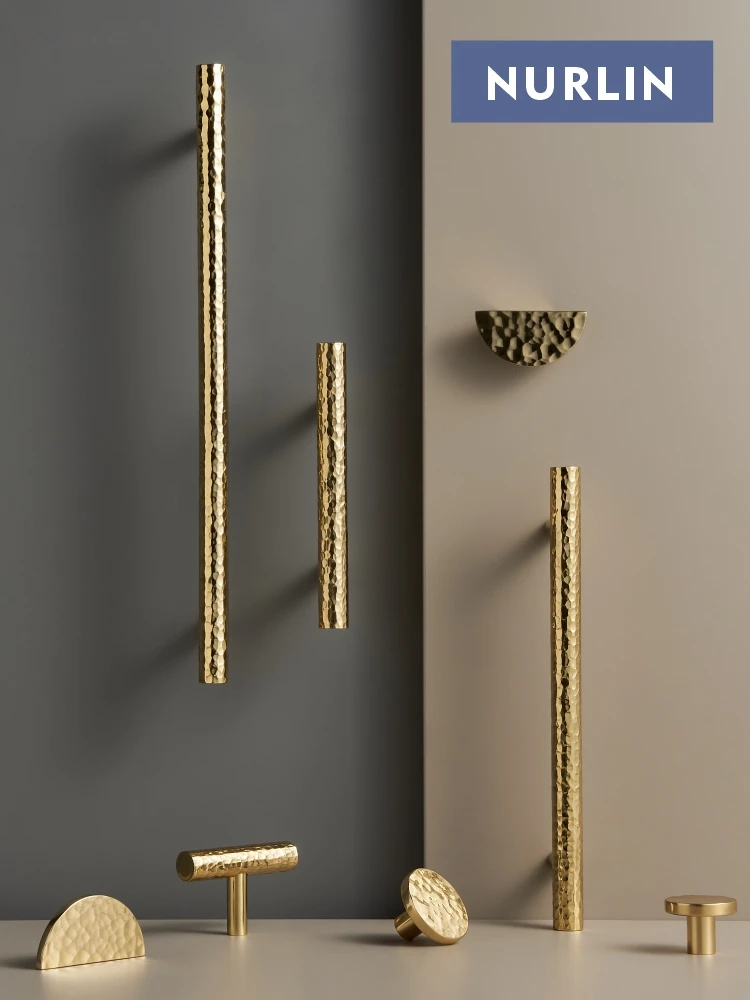 Nurlin Schrankgriff aus massivem Messing mit Hammermuster, handgefertigt, Klopfmuster, rund, halbrund, lang, T-Form, mehrere Größen Image