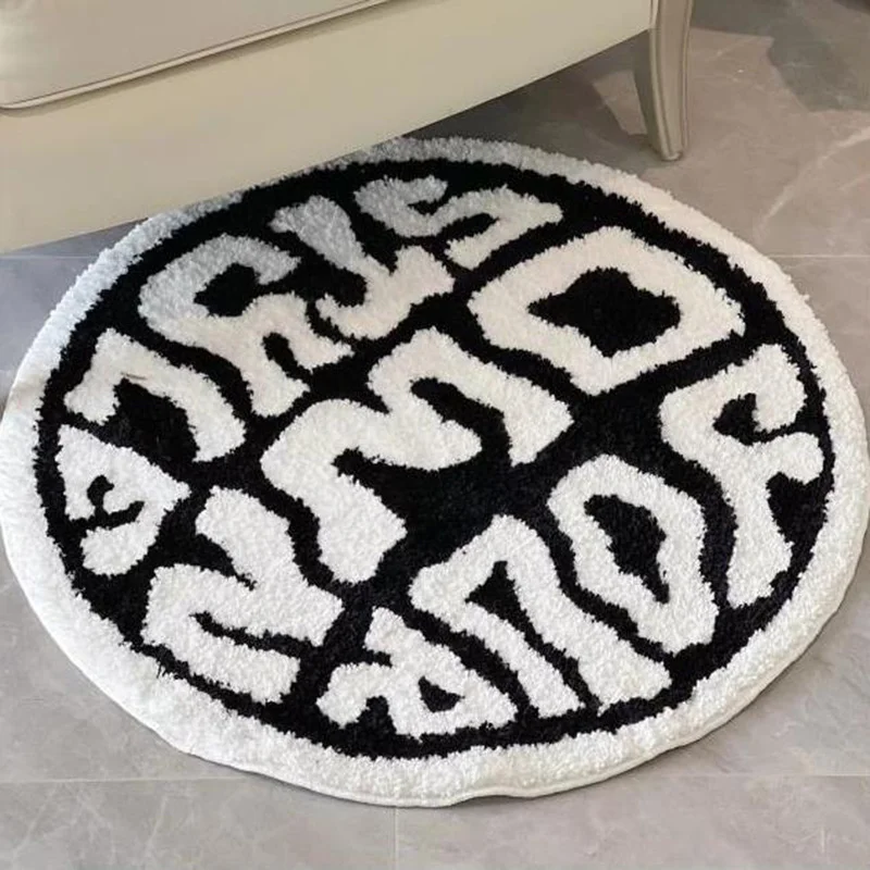 VIKAMA Runder Teppich mit schwarzen und weißen Buchstaben, cooler Typografie-Kreisteppich, modernes Wohnzimmer, Schlafzimmer, Sofa, Bett, Bodenmatte, Heimdekoration Image