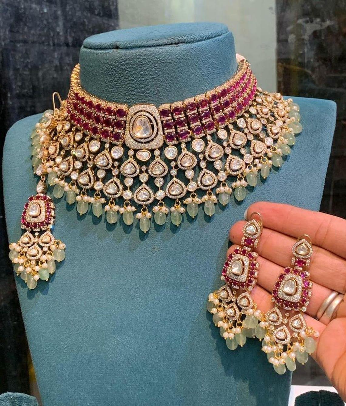 Set di collana girocollo Kundan con rubini, gioielli da sposa indiani placcati in oro, gioielli da sposa indiani Polki con tikka
