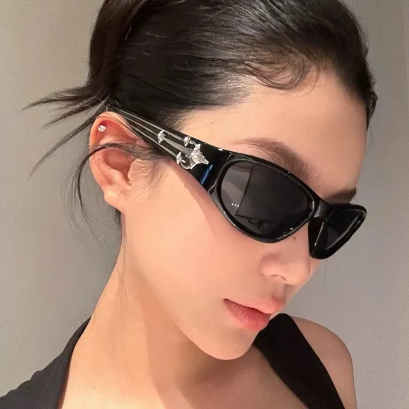 Y2K Moda Cat Eye Occhiali da sole Donna Uomo Luxury Brand Design Occhiali da sole Popolare Punk Hip Hop Rivetto Stella Occhiali da vista Shades UV400