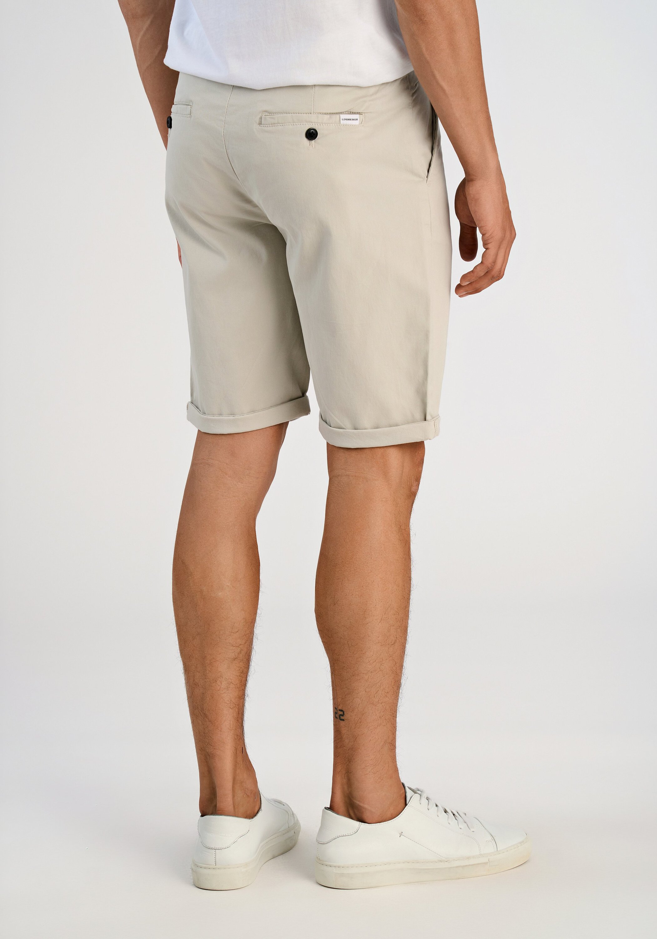 Chinoshorts LINDBERGH "Chino-Shorts Relaxed Fit", Herren, Gr. XXL, beige (ecru), Obermaterial: 98% Baumwolle, 2% Elasthan, unifarben, relaxed fit, Hosen Chinoshorts Image