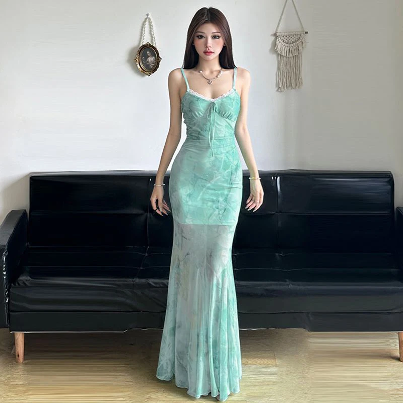 Traumhaftes grünes Batik-Maxikleid für Damen, elegantes Spitzenkleid mit Meerjungfrauen-Saum, Sommer-Date-Kleid, figurbetontes Kleid mit Spaghettiträgern für Frauen