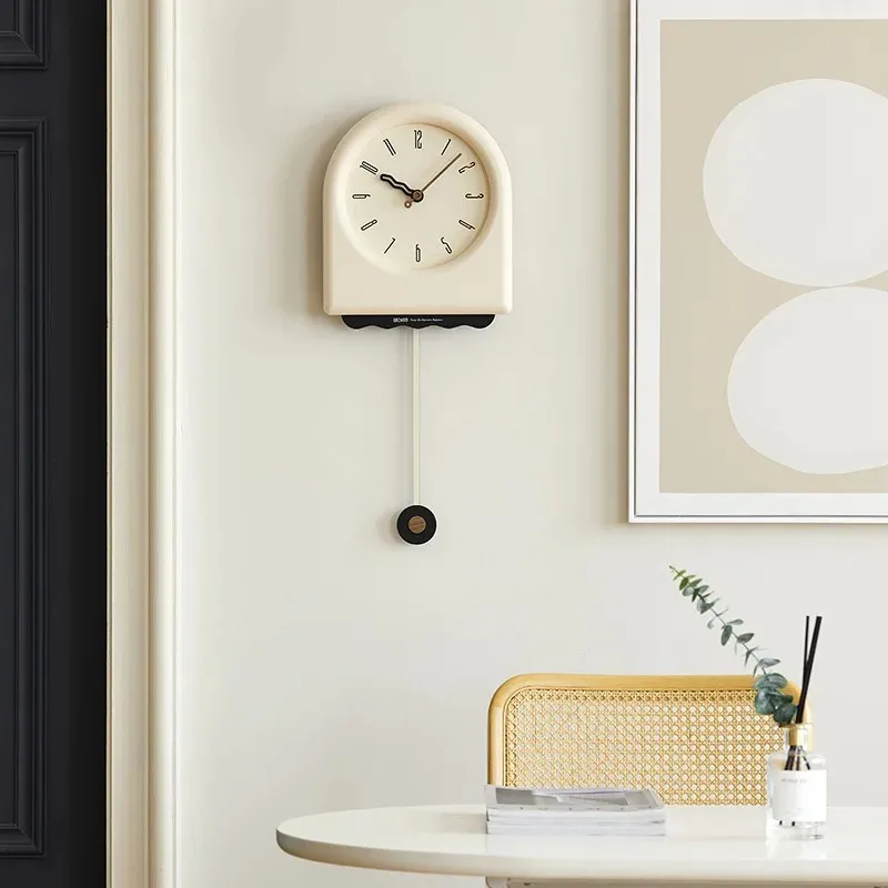 MOMO 2025 Neue Korea Creme Stil Wanduhr Wohnzimmer Uhren Wohnkultur Digitale Uhren Modernes Design Schwingen Pendel Uhr