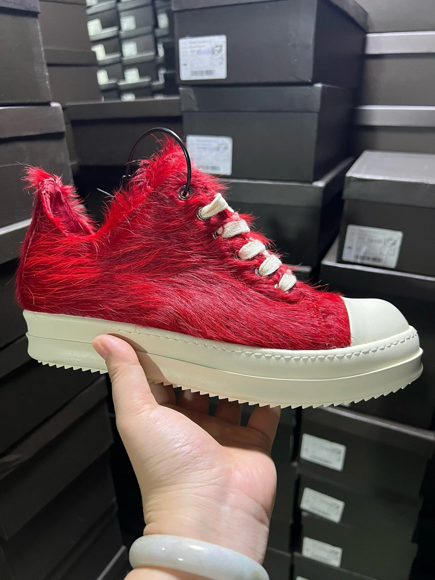 Ro Luxus Herren Schuh Rose Rot Pferdehaar Damen Low Top Freizeitschuhe Klassischer Sneaker Rotes Rosshaar Weiße Wildleder Sneakers