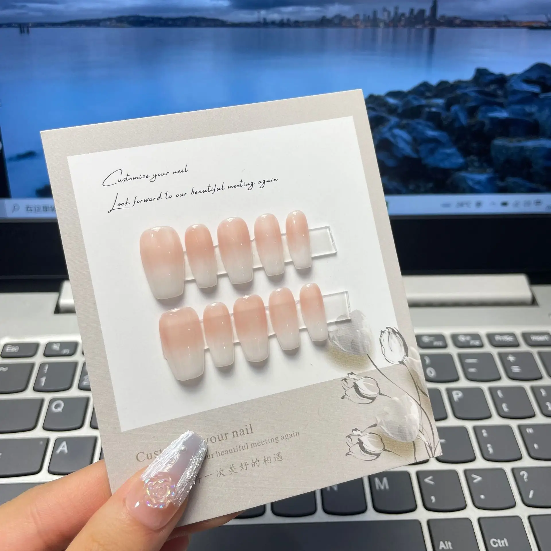 10 Stück luxuriöse handgefertigte Nägel zum Aufdrücken, kurzes trapezförmiges rosa-weißes Farbverlaufsdesign mit 4-teiligem Werkzeug, selbstklebende Nagelklebelaschen Image