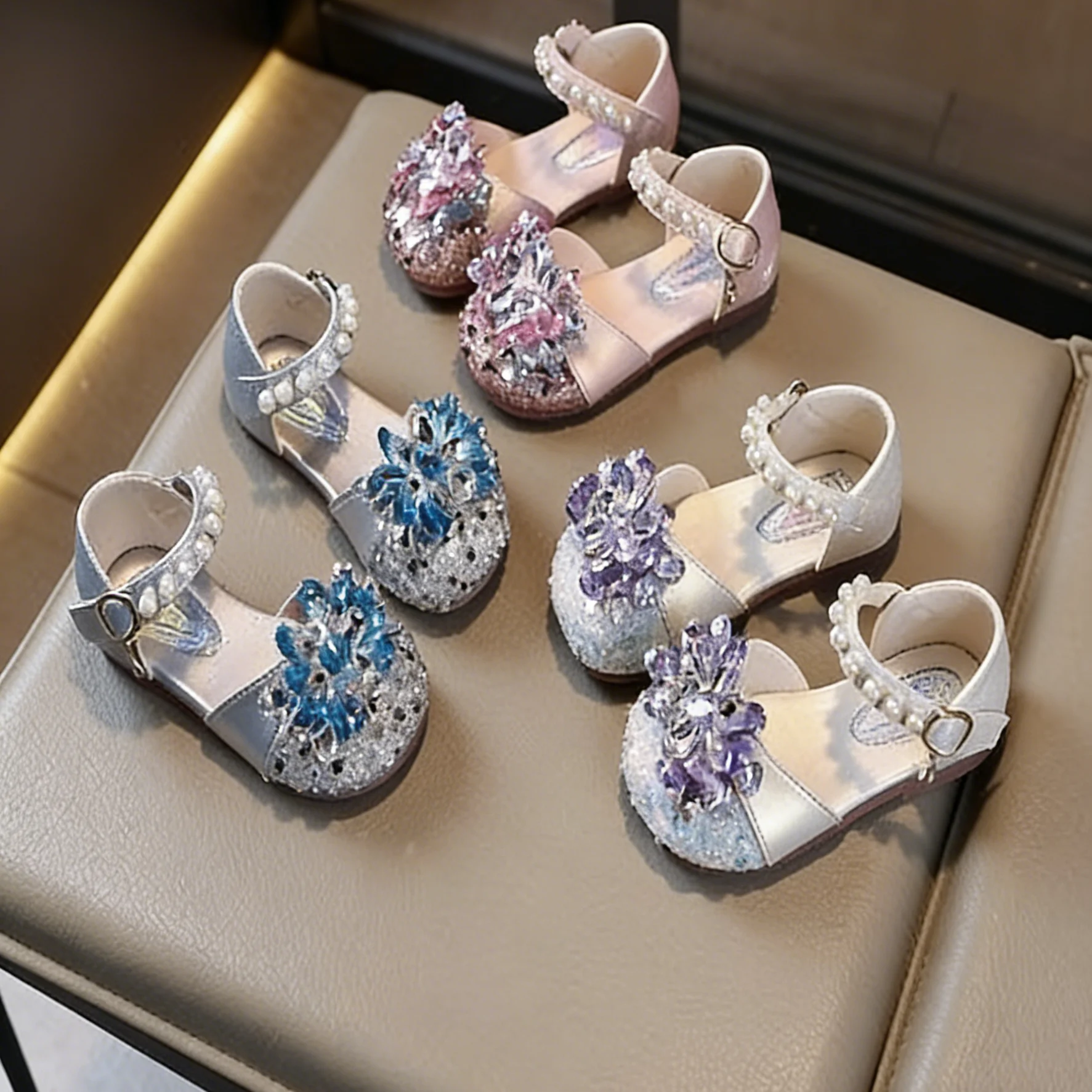 Kinder-Freizeitschuhe Sandalen mit Pailletten ​ PU-Leder Prinzessinnen-Sommerschuhe für Mädchen, weiche Sohle, Klettverschluss, silber-lila Schuhe, Größe