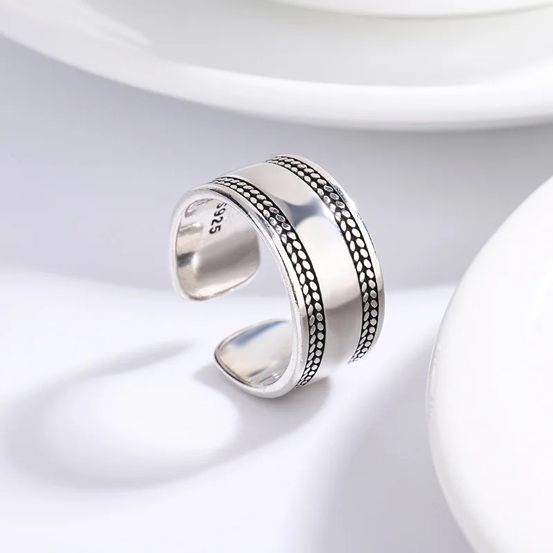 Neu in 925er-Sterlingsilber mit glatter Oberfläche, verstellbare Ringe für Damen, Vintage-Stil, Damenschmuck im Großhandel Image